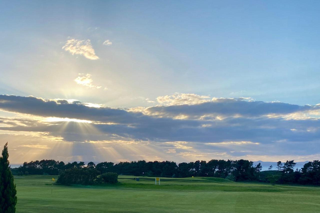 Stunning Lodge Minutes From The Sea And Golf Course Longniddry Buitenkant foto